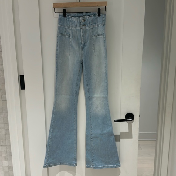 Free People Denim - Free People - We The Free Jayde Flare Jeans. Size 26.